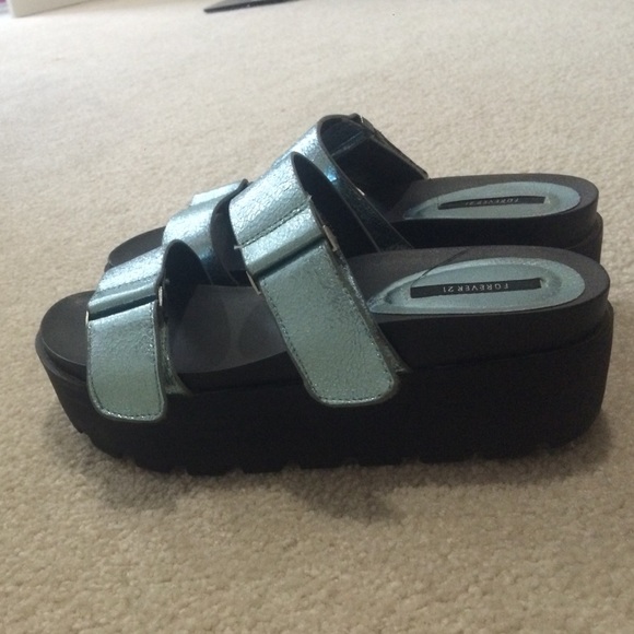 Platforms - Picture 2 of 2