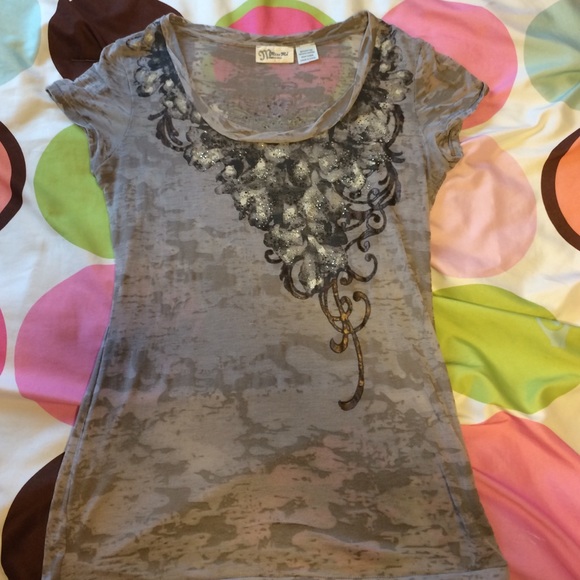 Gray tee with sequin!