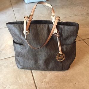 Michael kors jet set logo tote