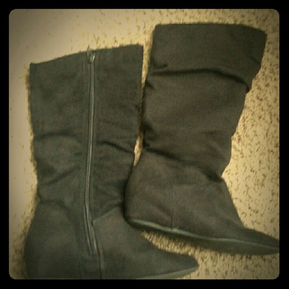 Black  boots