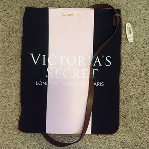 🛑SOLD🛑 VS Adjustable Strap Travel Bag