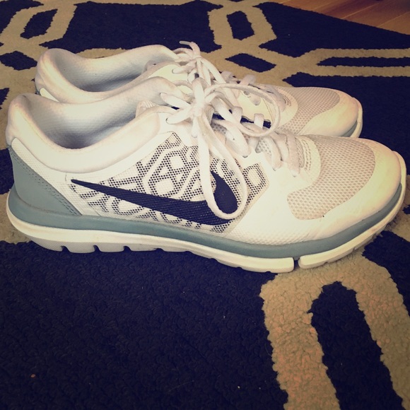 Nike Shoes - Women's White & Gray Nike Flex Run's
