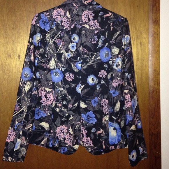Black/ Floral Blazer - Picture 2 of 3