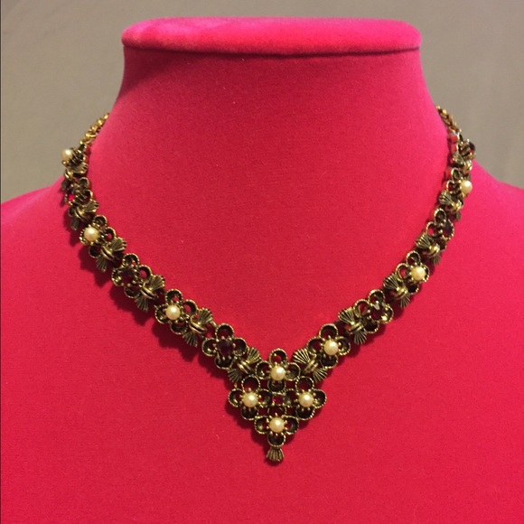 Vintage Jewelry - Beautiful vintage gold necklace