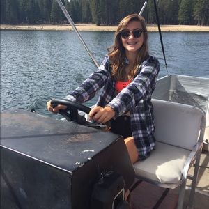 Meet your Posher, Chloe