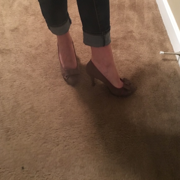 Like new brown & pink bow heels - Picture 4 of 4