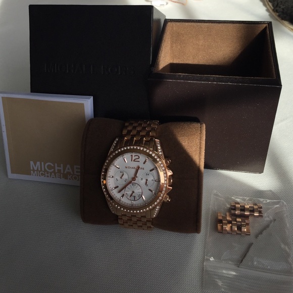 Michael Kors Pressley Rose Gold Watch - Picture 4 of 4