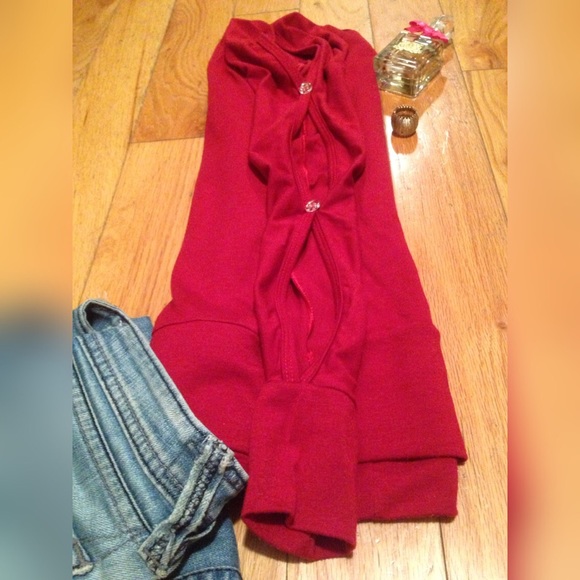 Red Top - Picture 4 of 4