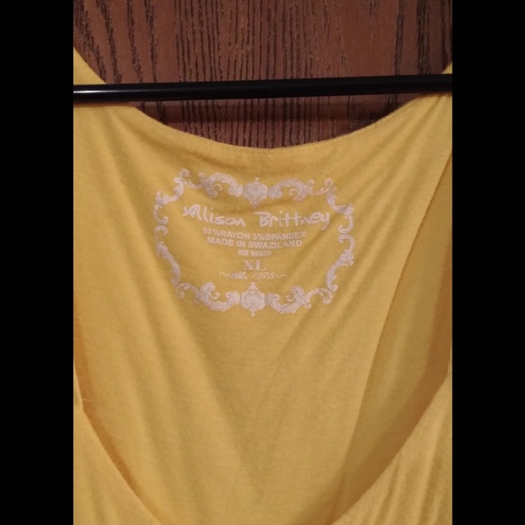 Yellow top - Picture 4 of 4