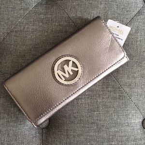 NWT. Michael Kors Flap Continental Wallet