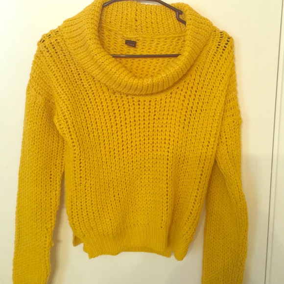Mustard colored crop top sweater🍁🍂