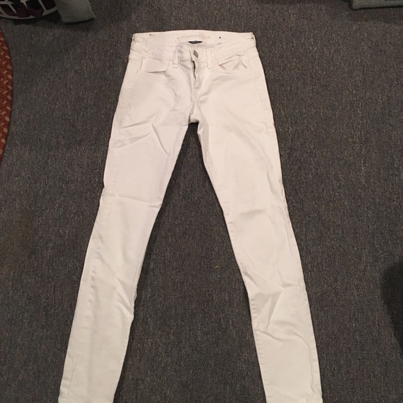 Too small. A&E white jean.