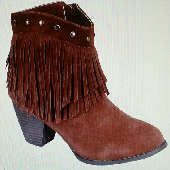 Shoes - 🔥Last Pair 🔥Fringed Booties size 6
