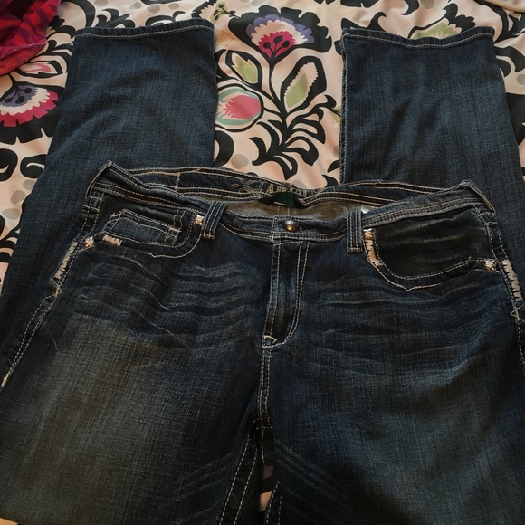 33r Ariat ankle length jeans!