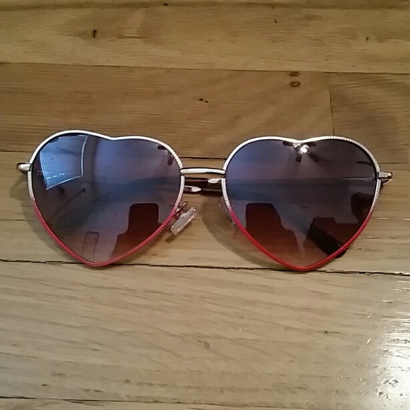 Hot Topic | Heart Shaped Sunglasses