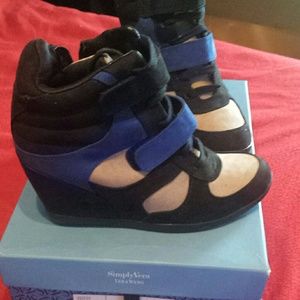 Vera Wang boot tennis shoe