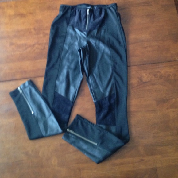 MINKPINK Pants - MINKPINK black leather leggings with zippers