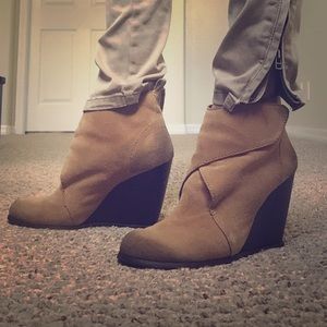 BCBG boots