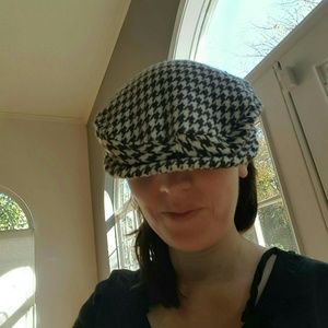 Houndstooth pageboy hat