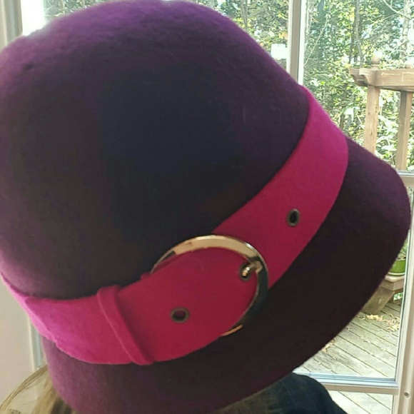 Super cute burgundy hat