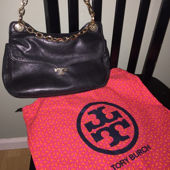 Black Leather Tory Burch handbag - gold chain