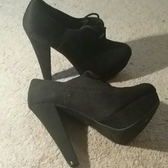 Heels - Picture 2 of 3