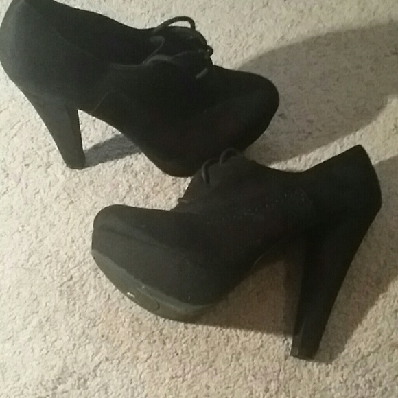 Heels - Picture 3 of 3