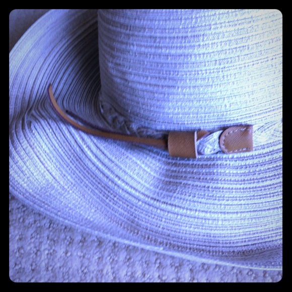 Wide brim summer hat