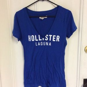 Hollister vneck t-shirt