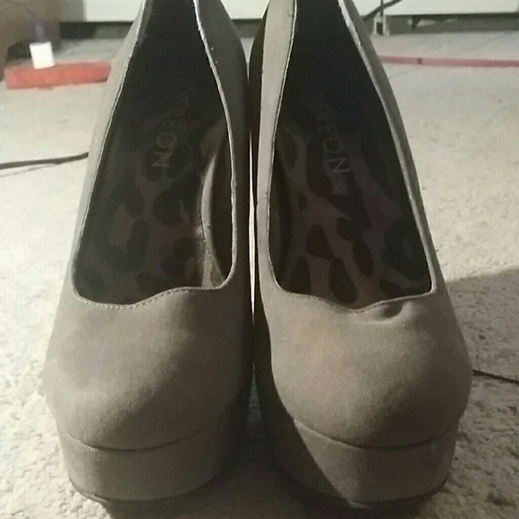 Heels - Picture 3 of 3
