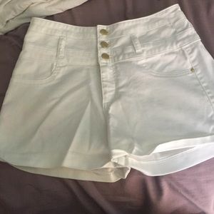 size 10 white refuge high wasted shorts
