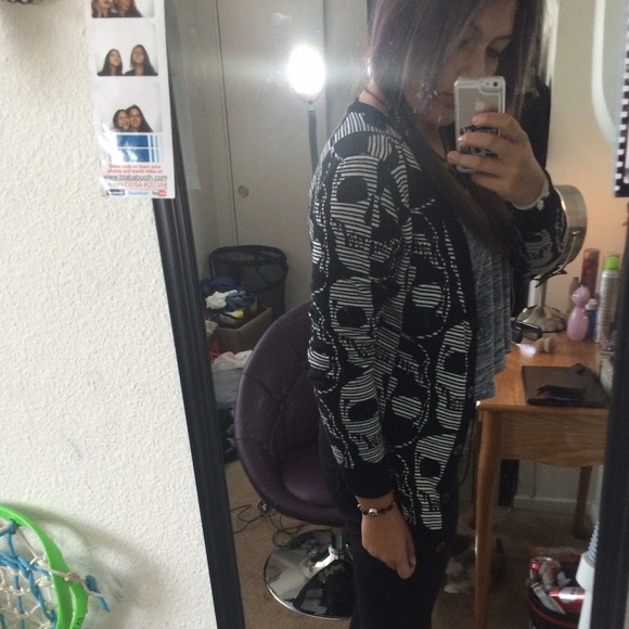 skull cardigan/sweater - Picture 3 of 4