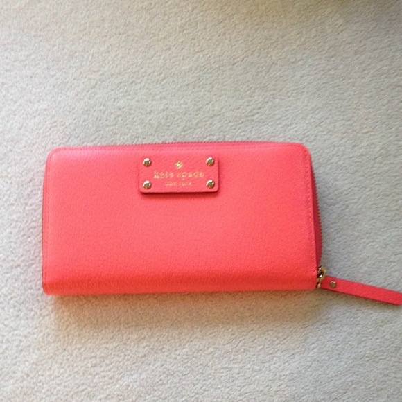 NWT Kate Spade Neda Wallet in Peony