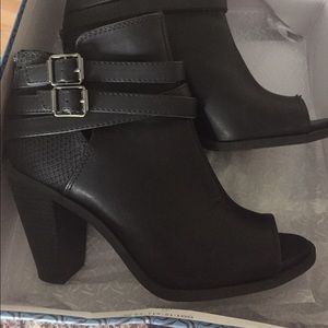 Simply Vera boots
