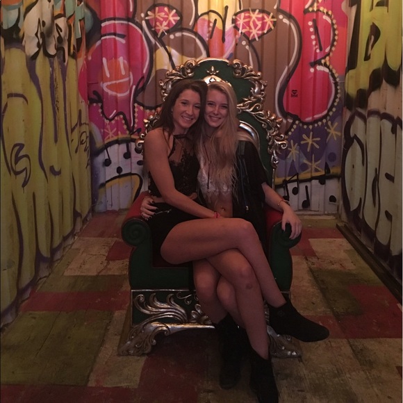 Meet your Posher, Savannah - Picture 2 of 3