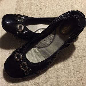 Me Too patent leather flats