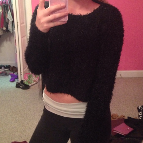 Fuzzy Cropped Sweater
