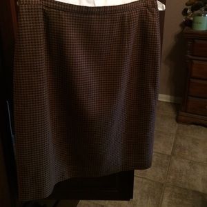 👗👠Beautiful dark brown skirt with nutmeg checks