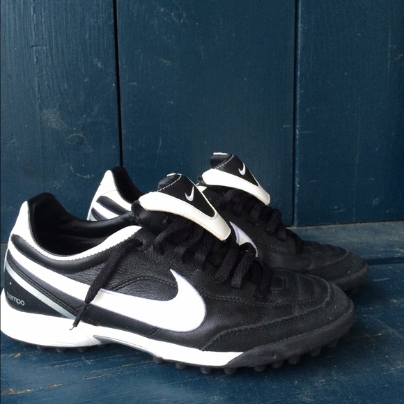 Nike soccer indoor shoes