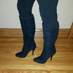 *** SOLD ***Black mid calf boots with gold detail