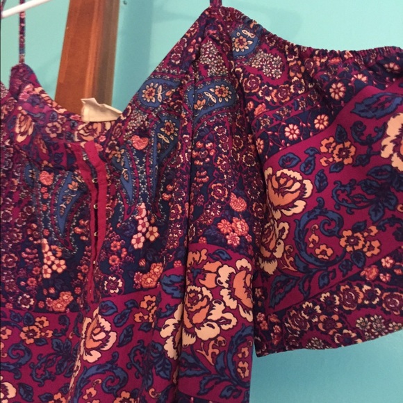 Beautiful Top - Picture 3 of 3