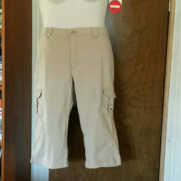 Lee Pants - Cute tan/white weave capri pants