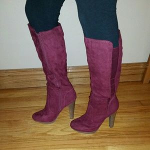*** SOLD ***Maroon knee high boots!