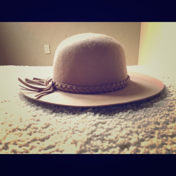 Beige vintage floppy hat