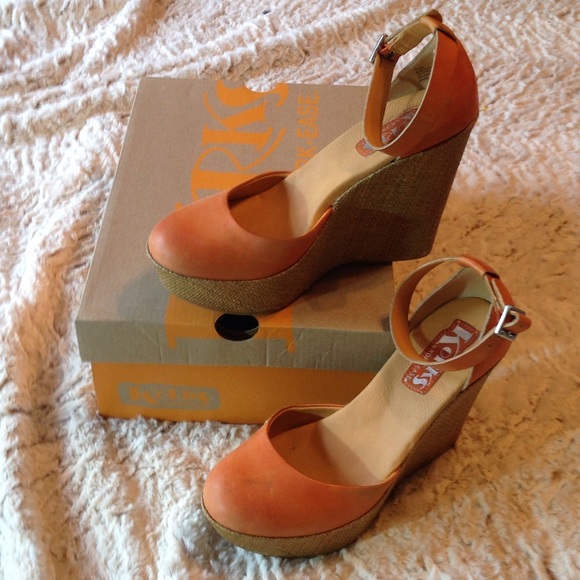 Korks Shoes - Korks Platform Shoes
