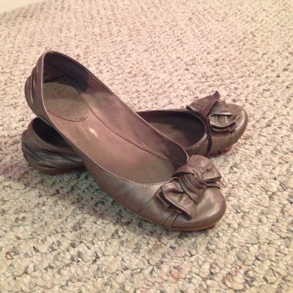 Bronze Bow Flats