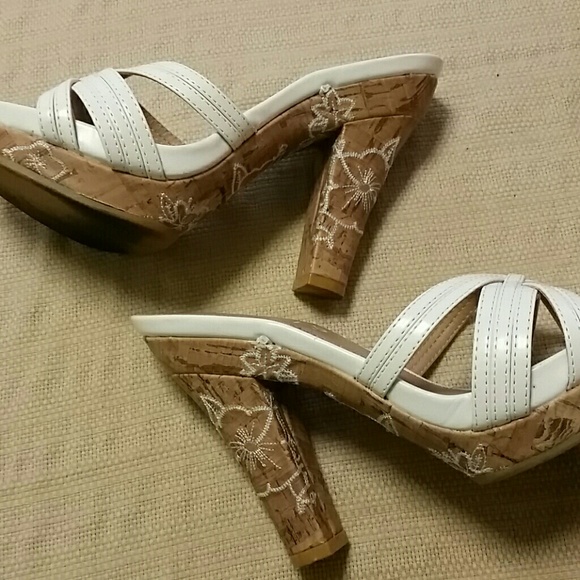 Y-not? Brand white mules with cork platform - Picture 2 of 4