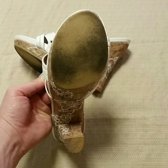 Y-not? Brand white mules with cork platform - Picture 3 of 4