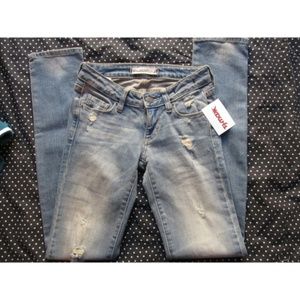 Distressed skinny jeans