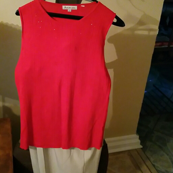 Red top beige double peated career pants (Bundle)